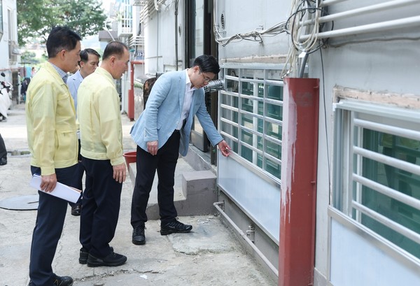 반지하주택 침수 방지시설 설치 현장 /사진제공=경기도