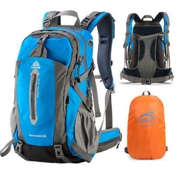 국립공원공단이 탐방객을 대상으로 안전장비를 무상으로 대여해 주는 서비스를 확대해 운영한다. /사진=환경부