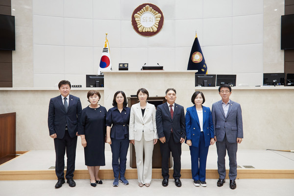 유진선 의장, 이창식 부의장, 이윤미, 김진석, 김상수, 신현녀, 김윤선 위원장 선출 /사진제공=용인시의회