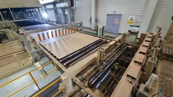 국산 구조용 파티클보드 제조 /사진=국립산림과학원