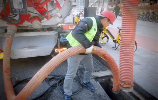 자치구 빗물받이 청소 /사진제공=서울시
