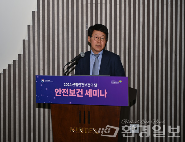 안경덕 한국스마트안전보건기술협회 고문은 "산재를 줄여야 한다는 국민들의 염원에 따라 스마트 기술을 산업안전분야에 적극 활용하는 방안을 모색 중으로 장비 안전성과 신뢰성 확보를 위해 협회에서 9종의 표준을 지정하게 됐다”고 전했다. /사진=박준엽 기자 