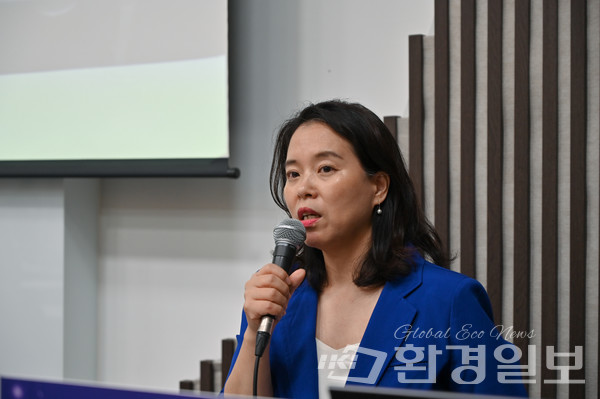 박상희 한국스마트안전보건기술협회 부회장은 "센서는 스마트 안전보건의 핵심으로 온습도 영향, 불안전 문제를 해결할 필요가 있다”며 “시장규모가 작은 우리나라는 센서 시장 확대를 위해 정부지원이 요구된다”고 했다. /사진=박준엽 기자 