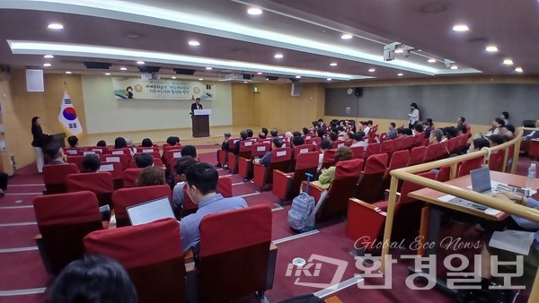 8일 국회에서 김한규·문대림·부승찬·위성곤·정춘생·한준호 의원 공동주최로 열린 2024 세계문화유산 '제주해녀문화' 지속가능성과 활성화 방안 포럼 전경 /사진=김인성 기자