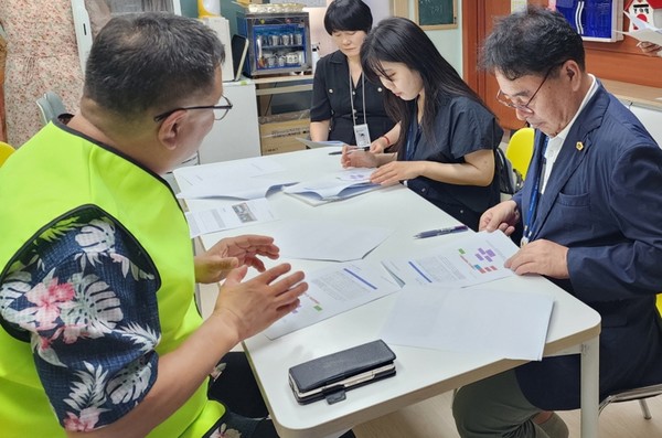 김동규 의원, 안산사랑푸드뱅크 애로사항 청취 /사진제공=경기도의회