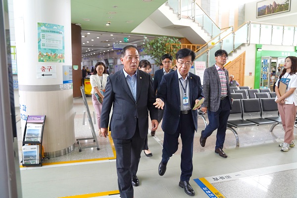 이병선 시장이 속초의료원응급센터 현장 점검에 나섰다. /사진제공=속초시 