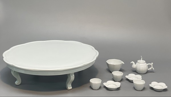 금상 하태훈 ‘반가사유상 다기세트’ 백자토 2024 /사진제공=한국도자재단