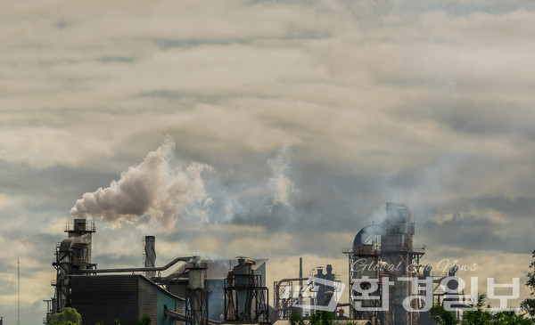 올해 4차 배출권거래제가 확정된다. 기존 배출권거래제가 나름의 역할을 했지만 정비가 필요하다는 지적이 있다. /사진=환경일보DB