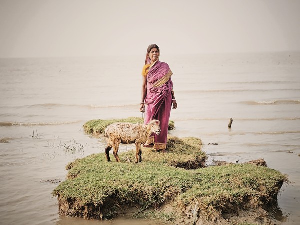 이대성 작가가 촬영한 인도 고지라말 섬. 해수면 상승과 침식으로 밀물이 들어오면 대지 모습이 사라진다.  