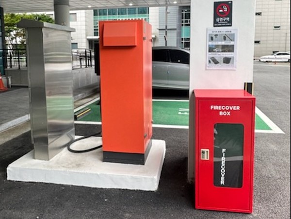 청사 내 충전시설 4개소에 설치된 화재진압용 질식소화덮개 /사진제공=용인시