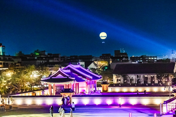 매주 금~일요일 야간개장하고 있는 수원 화성행궁의 야경 /사진제공=수원시