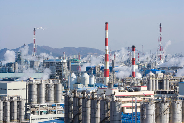 이번 시행령 개정안은 ‘대기오염물질 배출오염총량 차입제도’와 ‘외부감축활동 인정제도’를 구체화했다.