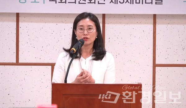 김소희 의원은 “국내에서도 철강, 반도체, 자동차, 석유화학, 조선 등 주요 산업을 저탄소로 전환하는 데 금융의 역할이 어느 시기보다 중요하다”고 강조했다.