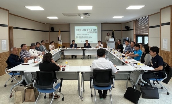 6월21일 충북 충주시 종자관리소에서 열린 산양삼 육성정책 간담회 /사진제공=산림청