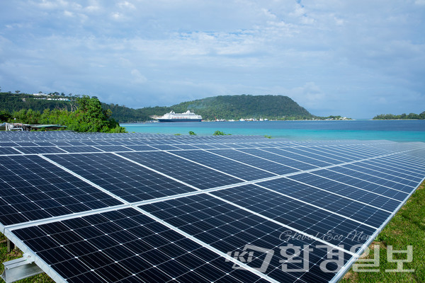 2022년 기준 국내 태양광‧풍력 발전량 비중은 4.7%에 불과하다. 여전히 OECD 국가 꼴찌 수준이지만 현 정부의 재생에너지 개발 및 투자 등에 관한 정책이 전 세계적인 흐름과 반대된다는 지적이 이어지고 있다. /사진=환경일보 DB