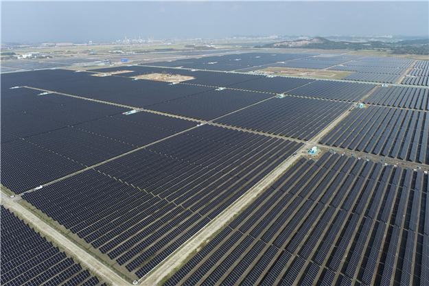 새만금 육상태양광 발전사업 현장. 기상청은 친환경에너지 기상관측자료 공동 활용을 위한 업무협약을 새만금개발청, 새만금개발공사 등 전라권 10개 관계기관과 체결했다. /사진제공=국토교통부