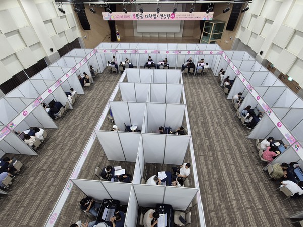 시는 8월10일 학생과 학부모 300여 명이 참가한 가운데 '양산시 꿈펼침 대학입시컨설팅 2차'를 실시했다. /사진제공=양산시 