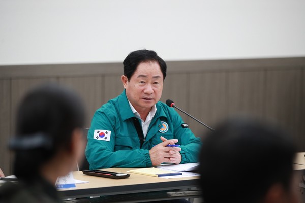 주광덕 남양주시장이 2024년 을지연습 최초상황보고회에서 보고를 받고 있다. /사진제공=남양주시청