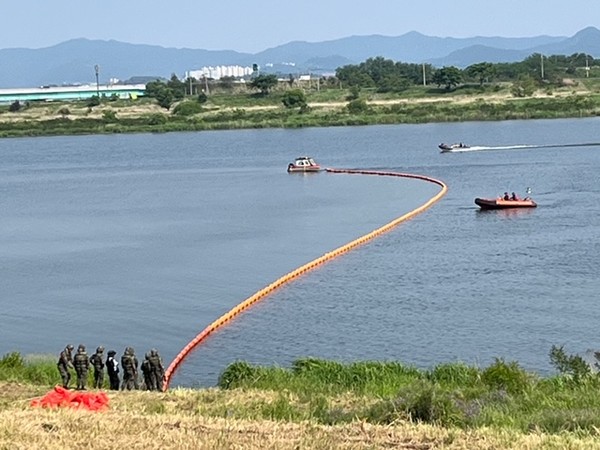 영산강 승촌보 대규모 수질오염사고 대비 방제훈련 /사진제공=한국환경공단