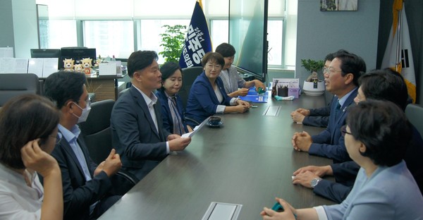 김승원 경기도당 위원장 접견 /사진제공=경기도의회