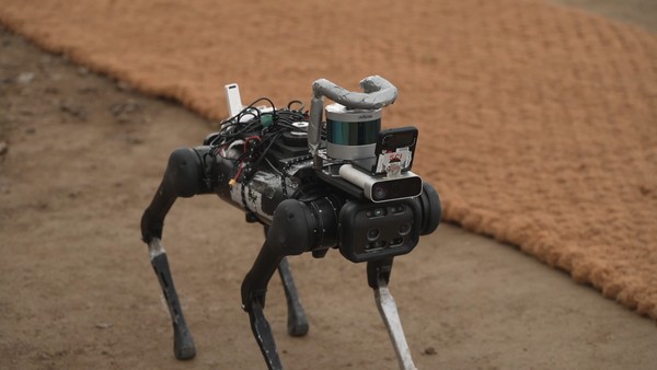 스마트 안전기술 현장 실증 보고회 로봇개를 활용한 위험시설 3D 스캐닝 /사진제공=국토교통부