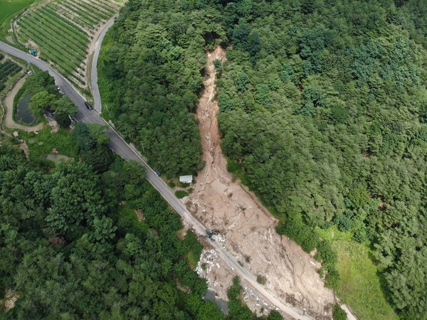 2023년 7월 경북 봉화군에서 집중호우로 발생한 산사태 /사진제공=국립산림과학원