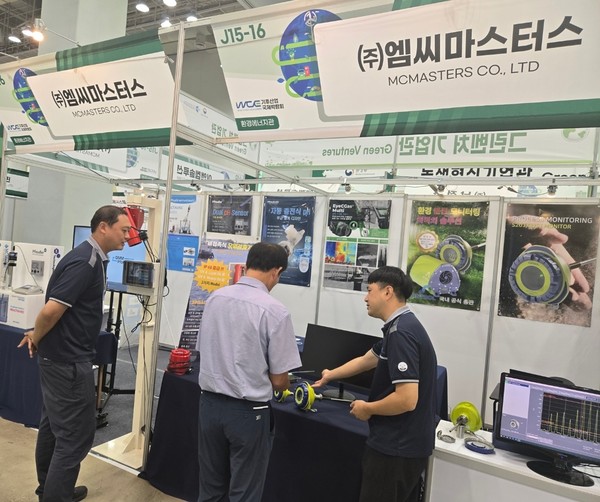 강동완 (주)엠씨마스터스 차장은 다양한 바이어들과 만나 회사를 알리는 값진 기회라며 반겼다. /사진=장가을 기자 