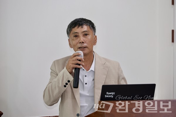 박병인 에스라이팅 대표는 기후변화로 인한 안전 사고 발생률이 증가하는 추세라고 설명하며 작업등, 뒷바퀴 등의 차량등화장치 설치를 통한 노령층 운전자 지원과 이를 위한 규제 완화가 필요하다고 밝혔다. /사진=박준영 기자