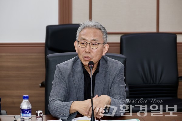 김익수 환경일보 대표는 기후위기 대응과 기후변화 해결을 위해선 관련 기술의 개발과 기술의 현장 적용이 필수적이며, 앞으로는 정부과 기술 기업이 협력해 기후변화에 대한 대응에 나서야 한다고 말했다. /사진=박준영 기자