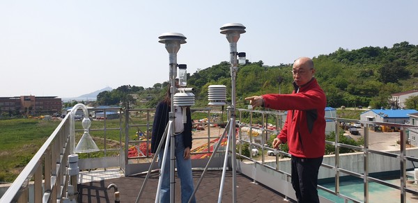 연평도 대기환경측정소 점검 /사진=수도권대기환경청
