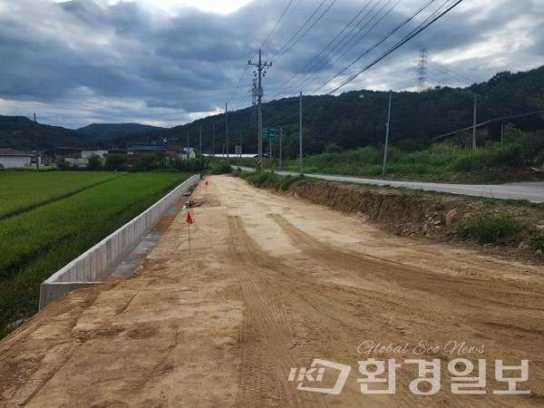 안전보호시설이 설치 되지 않아 교통사고 위험이 높다. /사진=김성재 기자