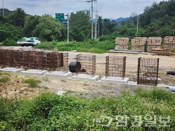 녹슨 채 방치 중인 철근 구조물 /사진=김성재 기자