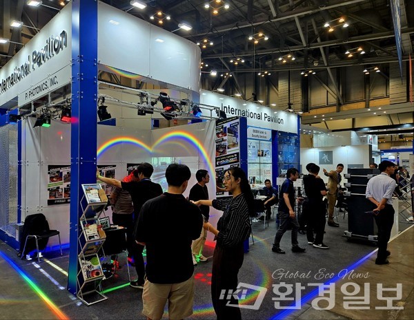 해외특별관에서 일본과 싱가포르 등 해외 선진 제품과 기술을 만나볼 수 있었다. /사진=장가을 기자 