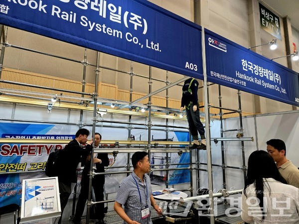 행사장에서 만난 윤호섭 한국경량레일(주) 대표는 "작업자의 안전을 최우선해야 한다"고 강조했다. /사진=장가을 기자 