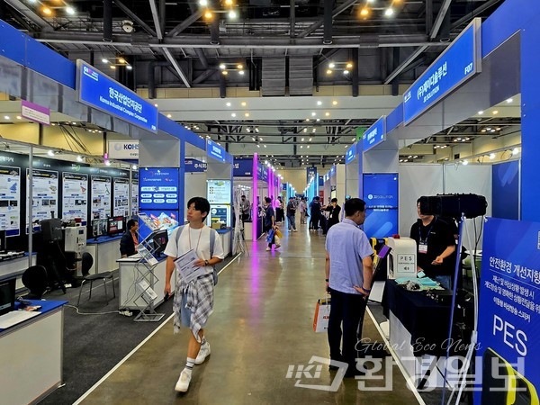 행사장 곳곳은 첨단 안전산업 관련 제품을 둘러보기 위해 찾은 바이어와 관람객들도 넘쳐났다. /사진=장가을 기자 