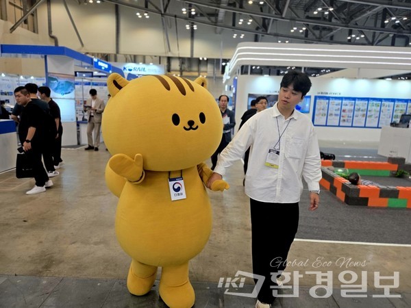 2024 대한민국 안전산업 박람회 마스코트 '다행이' 캐릭터 인형 /사진=장가을 기자 