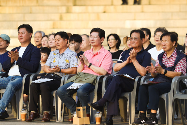 이상일 시장이 14일 콘서트 현장 찾아 공연 관람 /사진제공=용인시