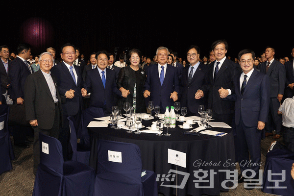 이날 기념식에는 문재인 전 대통령, 김희중 전 광주 대주교, 강기정 광주광역시장, 김동연 경기도지사, 조국 조국혁신당 대표 등이 참석했다. /사진=대한민국 국회