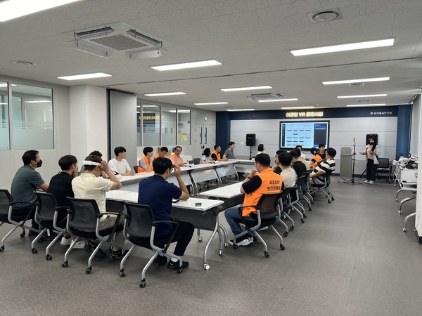 이동형 가상현실(VR) 기기를 적용한 ‘찾아가는 화학물질 안전교육’ /사진=환경부