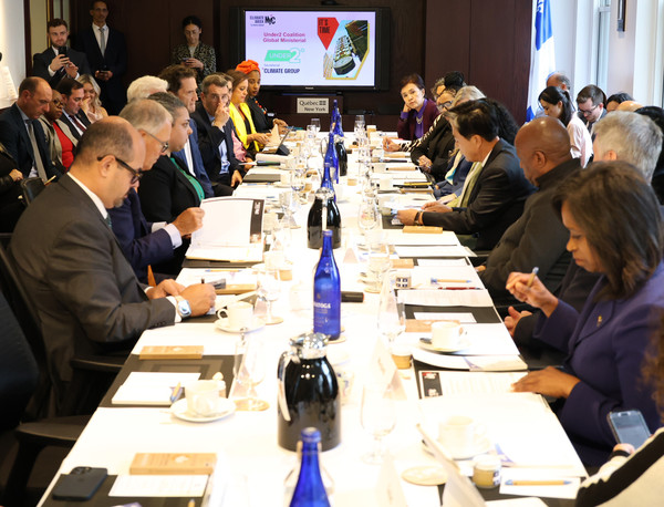 김태흥 도지사가 미국 뉴욕에서 열린 언더2연합 글로벌 고위급 회담에서 기후행동 비전을 발표하고 있다. /사진제공=충청남도