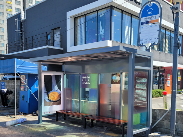 시는 9월24일붜 12월31일까지 '길 위의 작은 미술관' 즉 버스정류소 환경개선사업을 선보인다. /사진제공=부산시