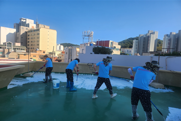 시는 '2050 탄소중립 실천'을 위해 '2024년 하얀 지붕 설치 지원사업'을 추진한다고 밝혔다. /사진제공=부산시