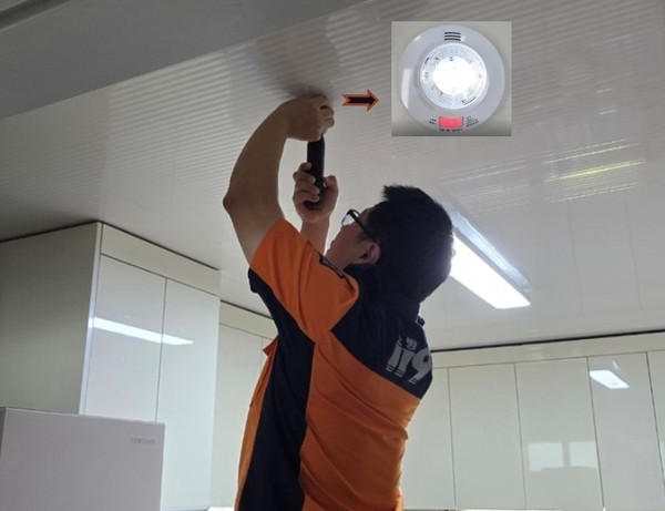 시각경보 화재경보기 설치 /사진제공=수원남부소방서