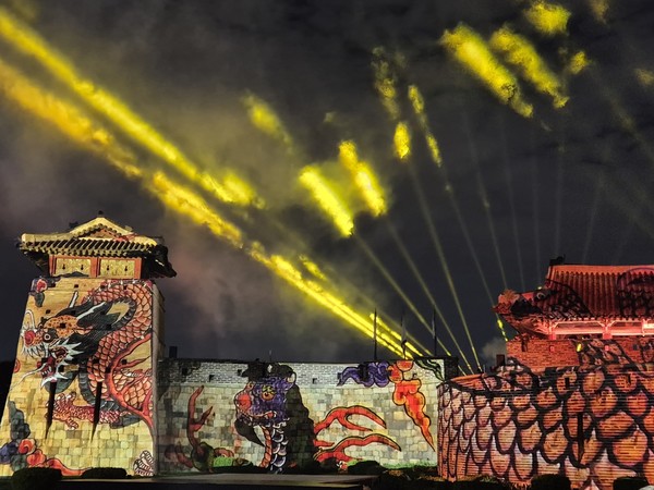 미디어아트 화서문 사전 리허설 /사진제공=수원문화재단