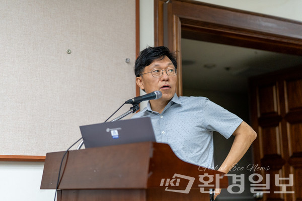 이날 하승수 공익법률센터 농본 대표는 현재 폐기물처리와 관련된 가장 기본적인 법률은 폐기물관리법이므로 이 법률의 개정이 필요하다고 전했다.