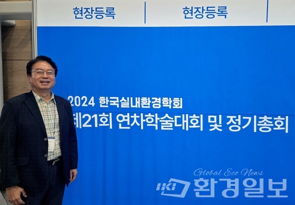 34년간 근무한 서울특별시보건환경연구원을 중심으로 전국 시‧도 보건환경연구원과 맺은 끈끈하고 단단한 네트워크를 강점으로 꼽은 신진호 한국실내환경학회 회장 