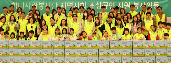 하나사랑봉사단 지역사회 소상공인 지원 봉사활동 /사진제공=하나금융그룹