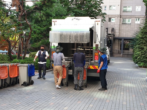 음식물 쓰레기 수거 작업 차량 /사진제공=동대문구