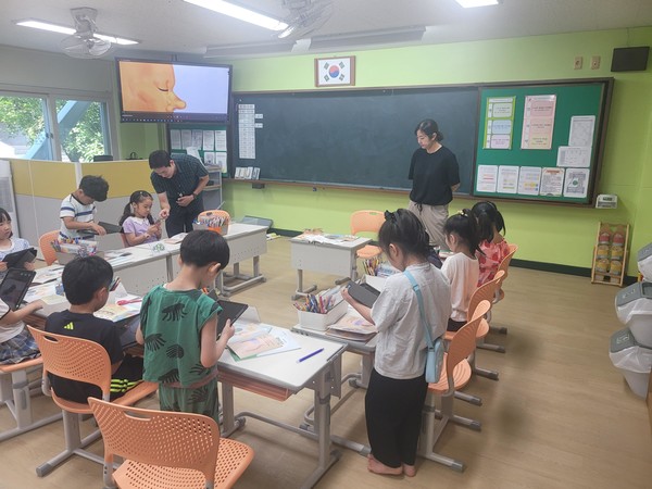 늘봄학교 환경재능 기부 수업 중인 학생들 /사진제공=한국환경공단 대구경북환경본부