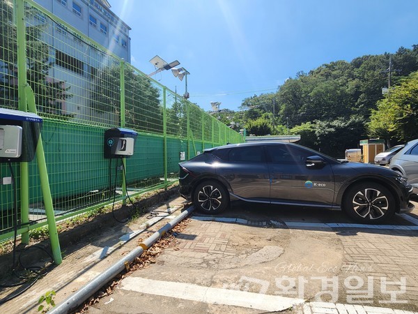 대구경북환경본부 내 주차된 전기차량 /사진=박선영 기자 